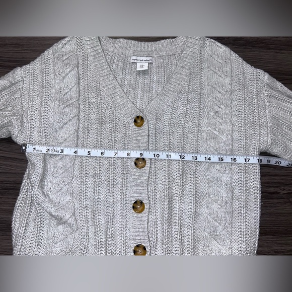 Cupcakes and Cashmere Soft Chunky Knit Cardigan Sweater V-neck Button Up Size M - Picture 5 of 8